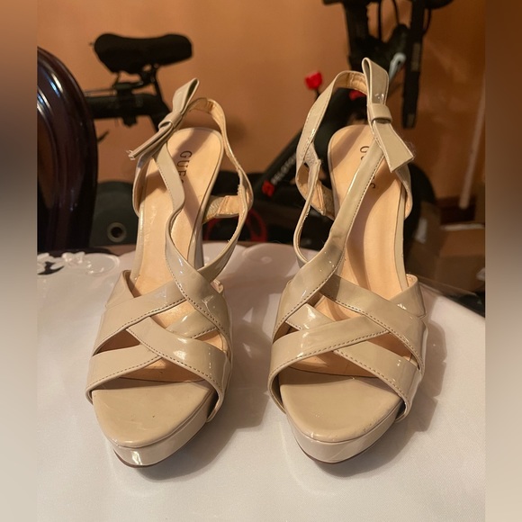 GUESS Beige Strappy Platform Heels sz 9 - Picture 1 of 3